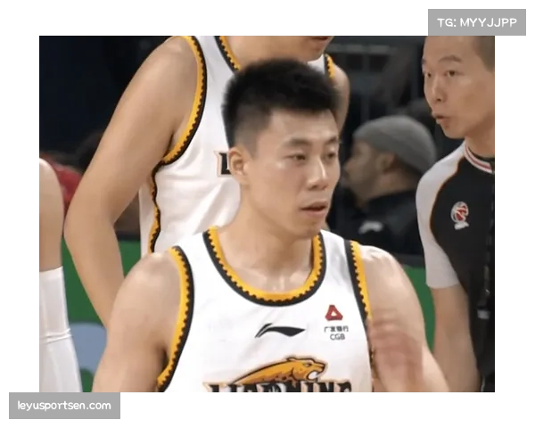 辽宁队凭借无限换防限制新疆 三分命中率压至24.4% 辽宁队凭借无限换防限制新疆 三分命中率压至24.4%